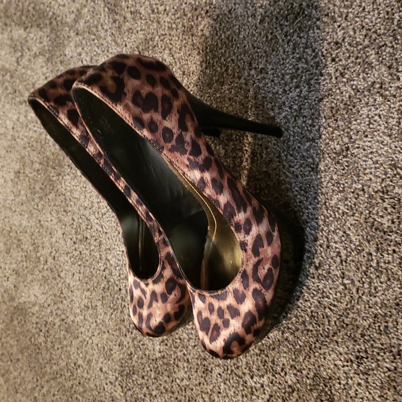 Cheetah heels 👠 - Picture 2 of 9